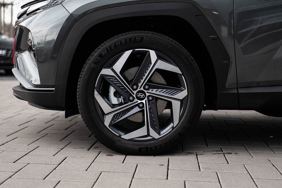 Fahrzeugabbildung Hyundai TUCSON Plug-in BASIS