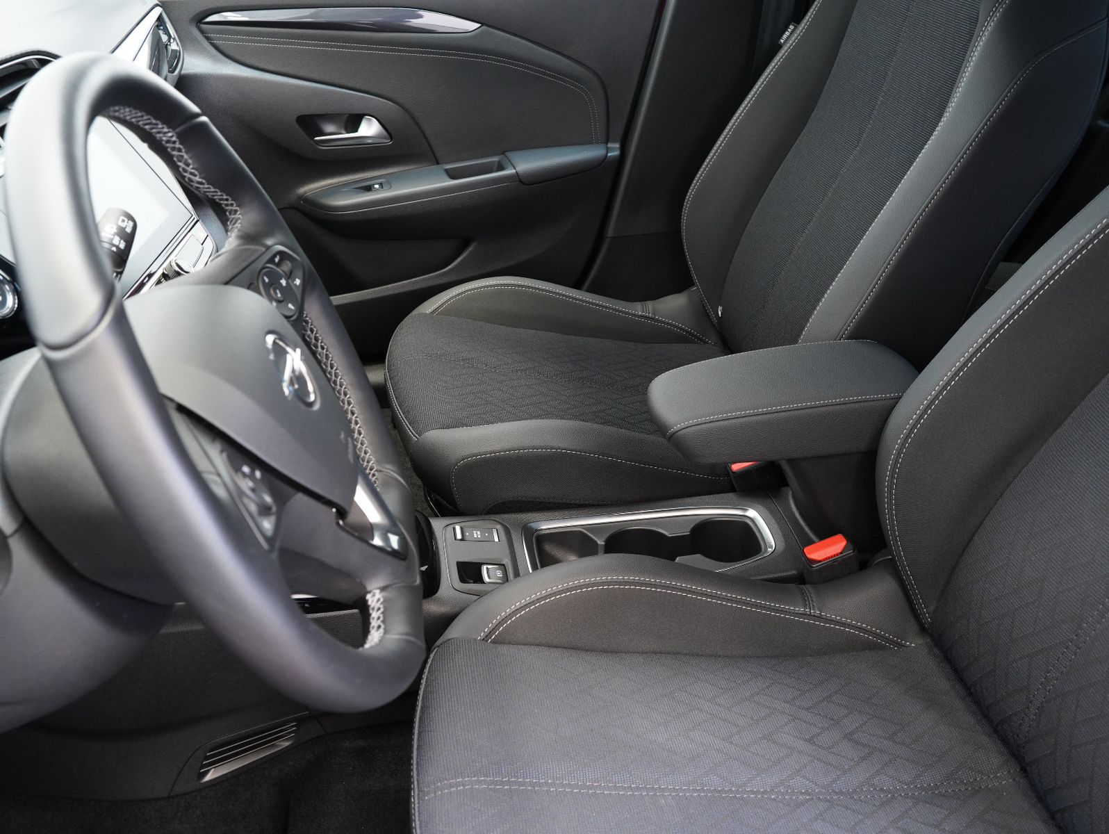 Fahrzeugabbildung Opel Corsa F e Elegance LED/CARPLAY/DAB/11KW