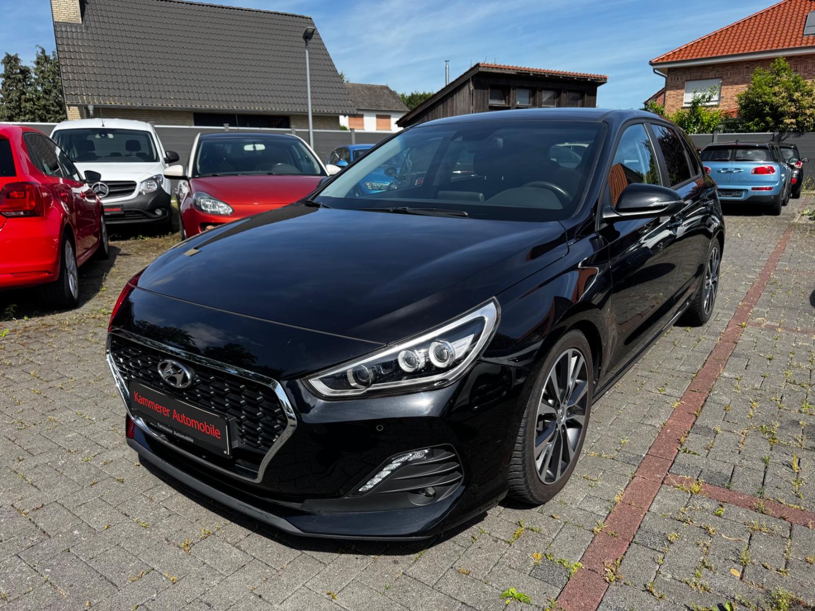 Hyundai i30 Navi SHZ KAM
