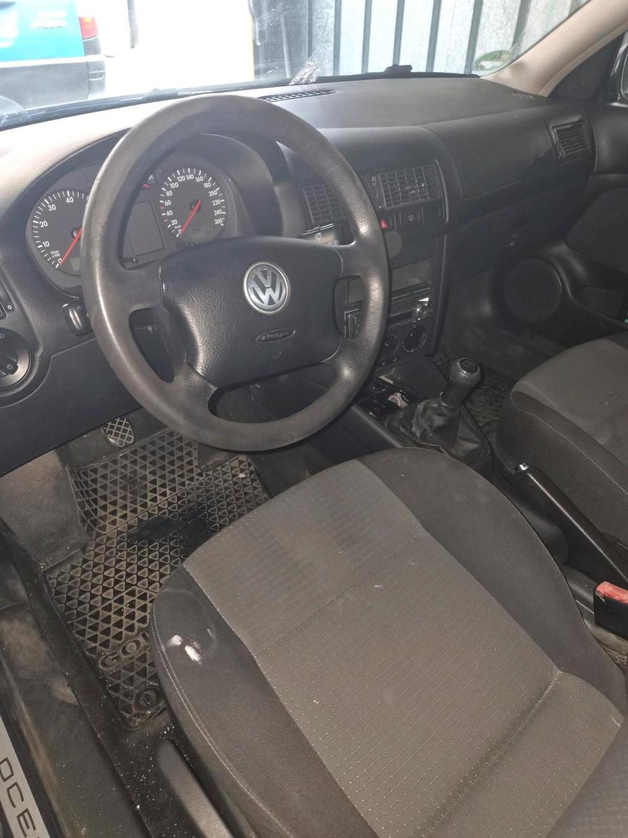 Volkswagen Golf 2005 — engine