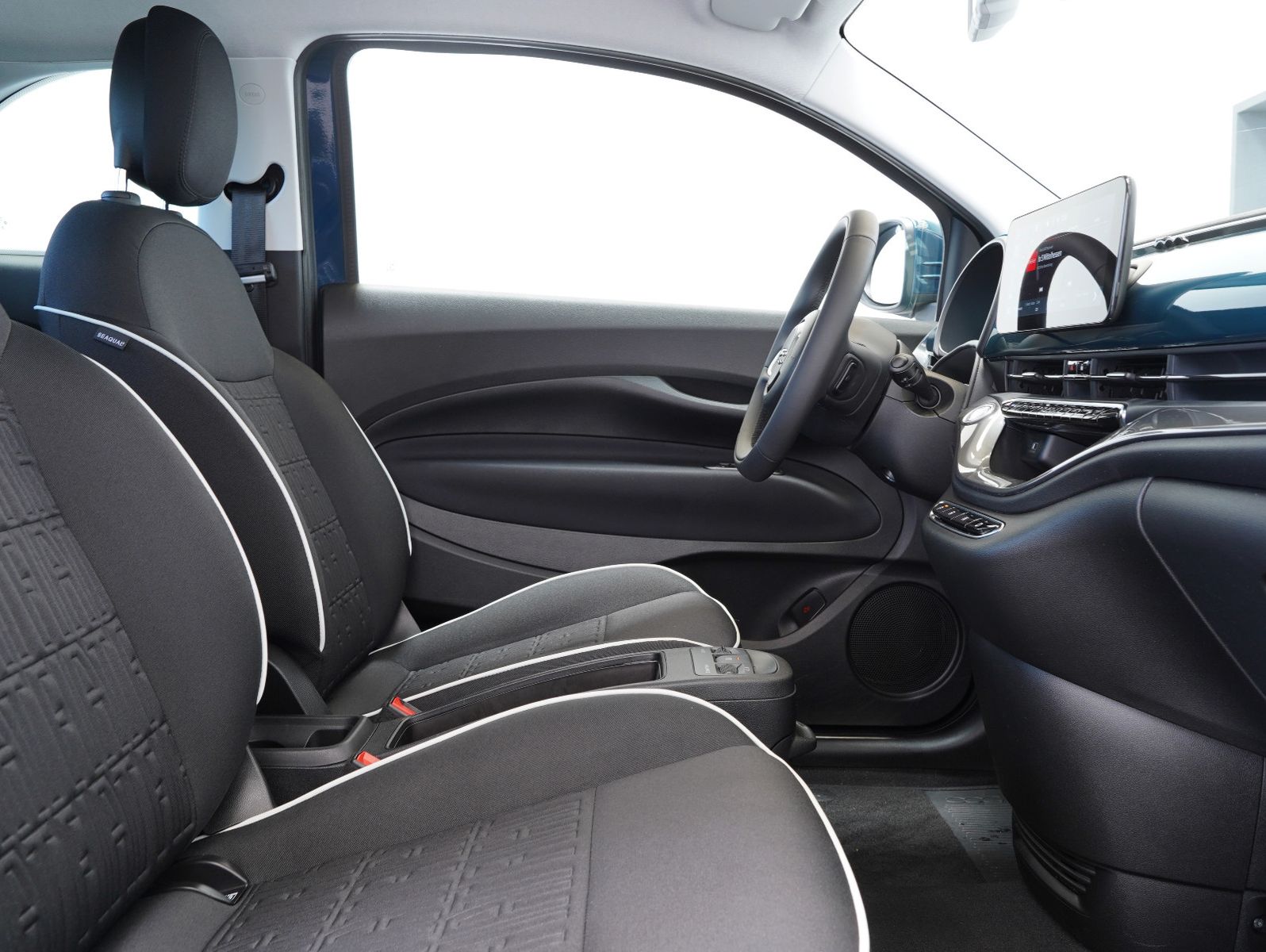 Fahrzeugabbildung Fiat 500e 87KW/42kWh/DC-LADEN/CARPLAY/DAB/SOH