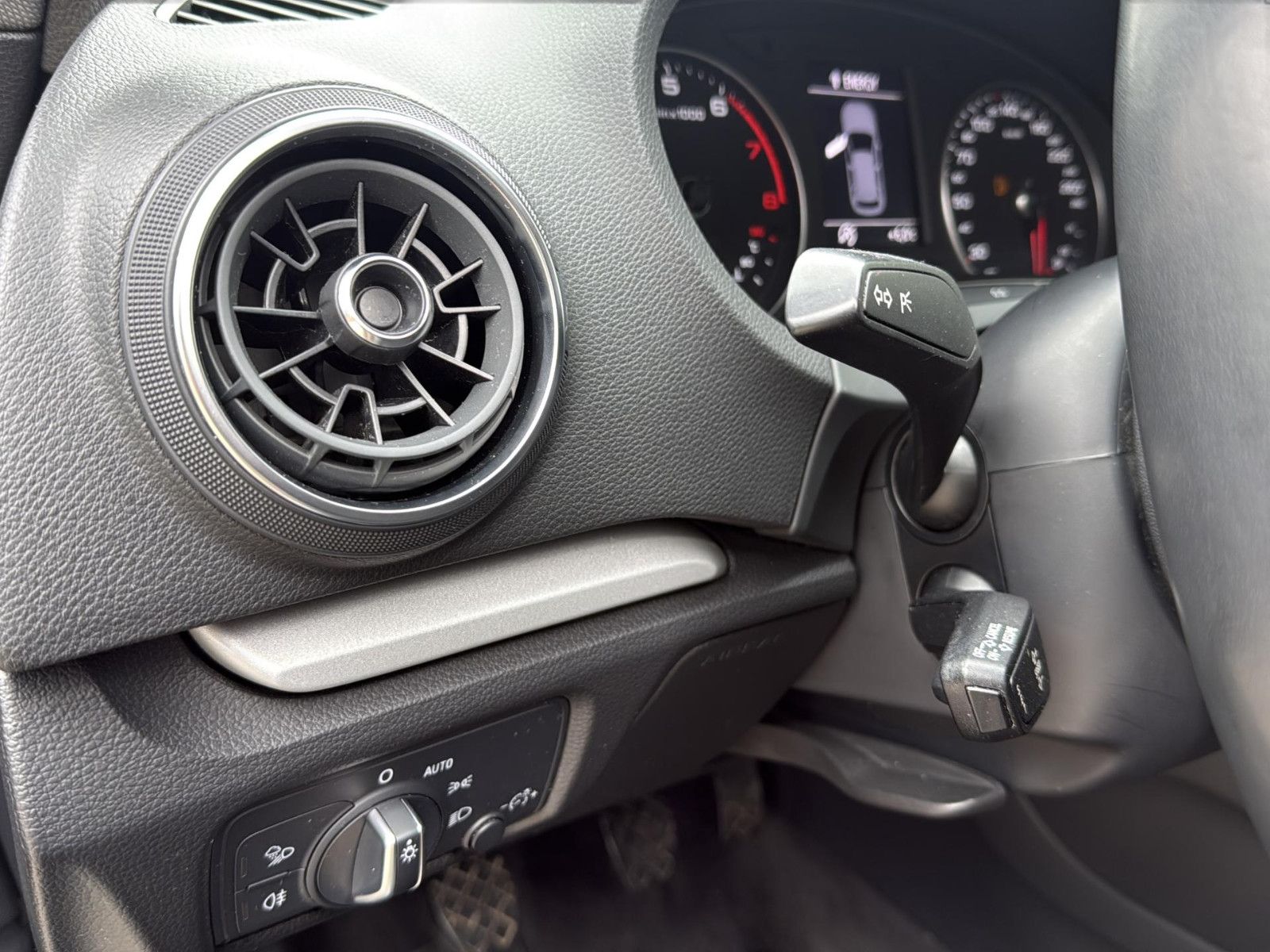 Fahrzeugabbildung Audi A3 Sportback 30 TFSI basis