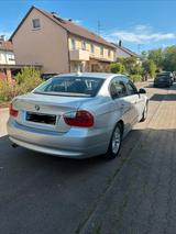 BMW 320i E90 2005 - BMW 320 aus 2005: 320i