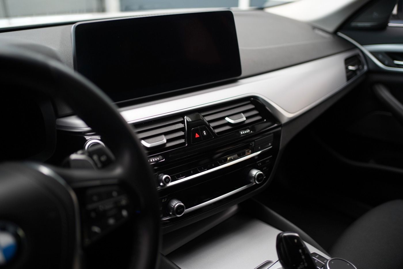 Fahrzeugabbildung BMW 530d xDrive Touring +Parking Assistant+AHK+DAB+