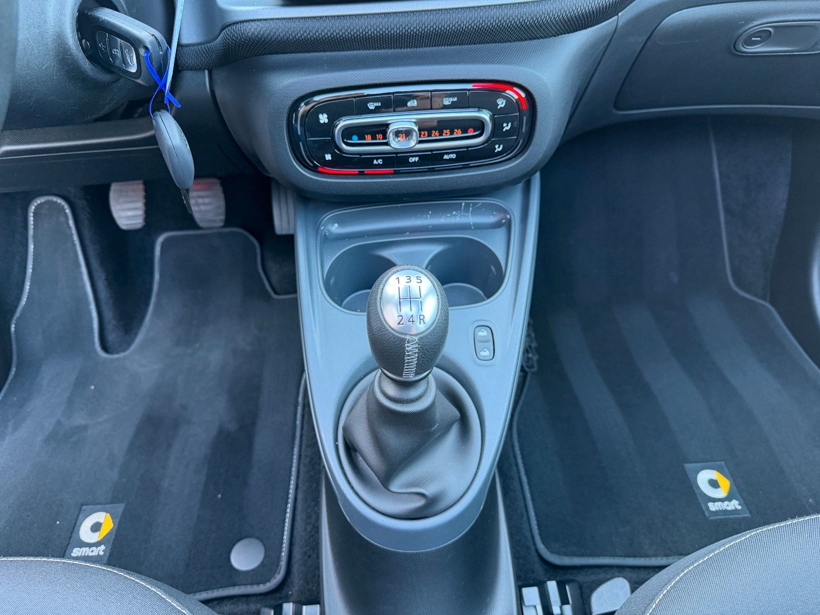 Fahrzeugabbildung Smart ForFour PASSION Tempomat+Klima+Faltdach+SHZ+BT