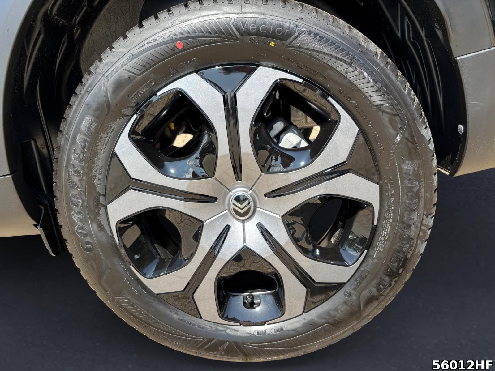 Fahrzeugabbildung Citroën C3 Aircross Plus  Hybrid 145 PS AT