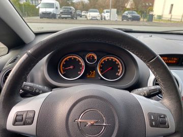 Bild 9 Opel CORSA 150 JAHRE WENIG KILOMETER MIT SCHECKHEFT