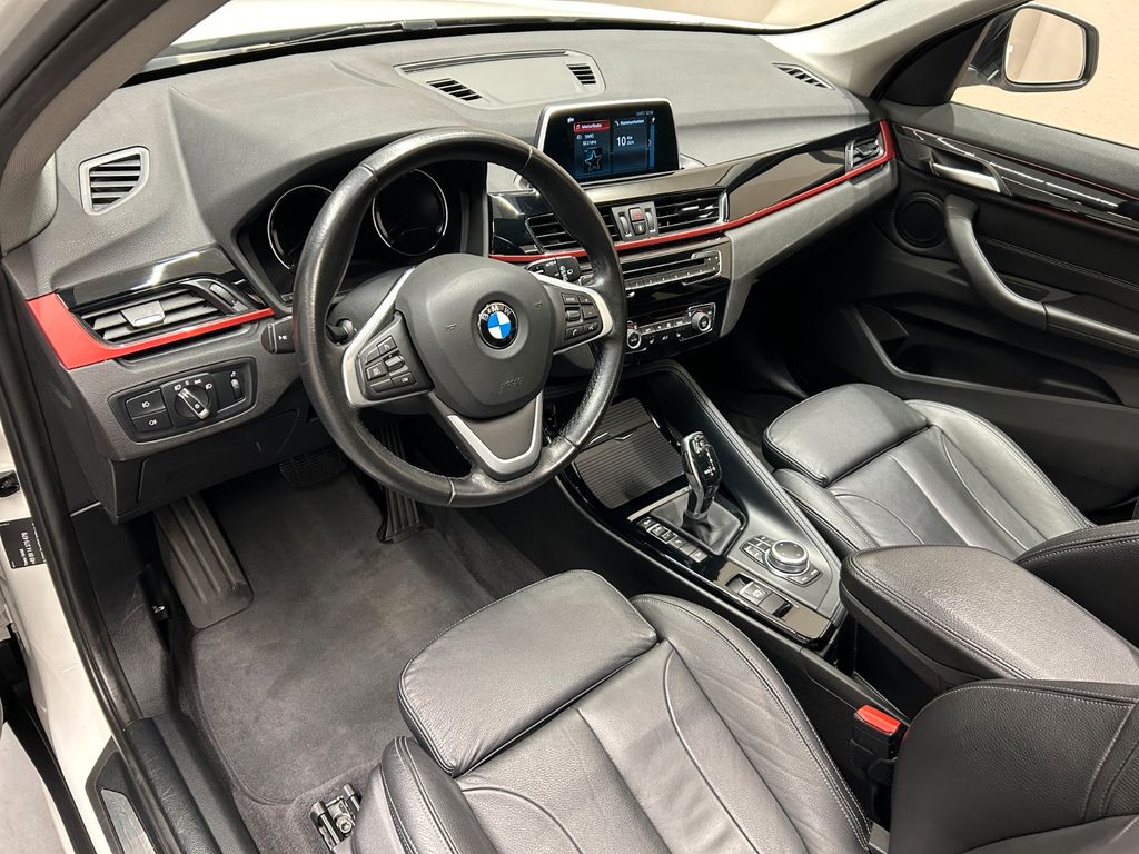 BMW X1 xDrive20d Sport Line Autom. *PANO*AHK*LED*