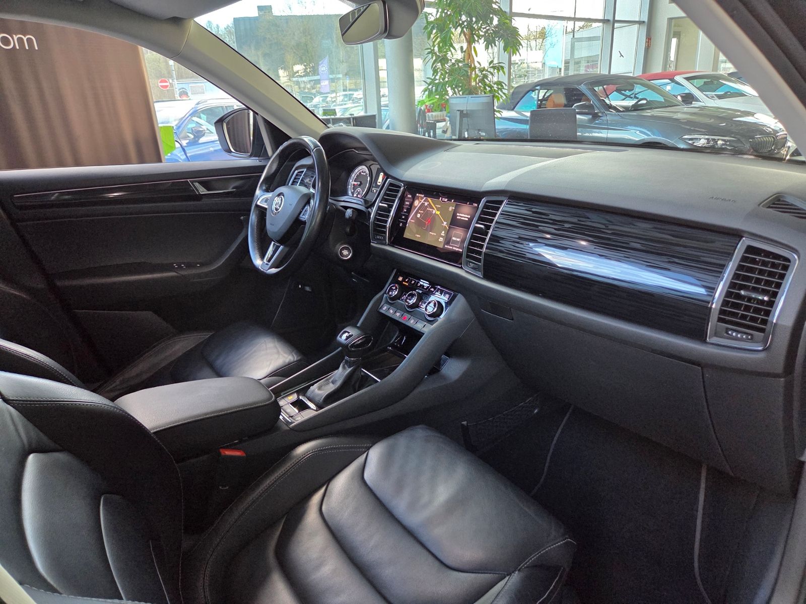 Fahrzeugabbildung SKODA Kodiaq Style 4x4 PANO MEMORY 360° STNDHZ