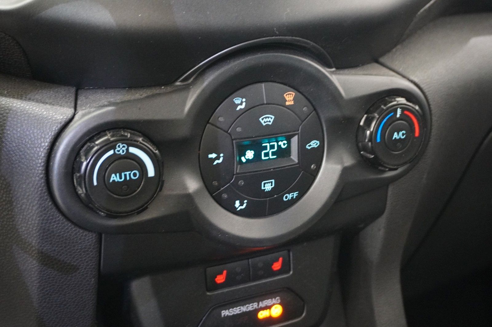 Fahrzeugabbildung Ford EcoSport 1.5 TDCI TREND LED/KLIMA/SH/PDC/BI-COLO