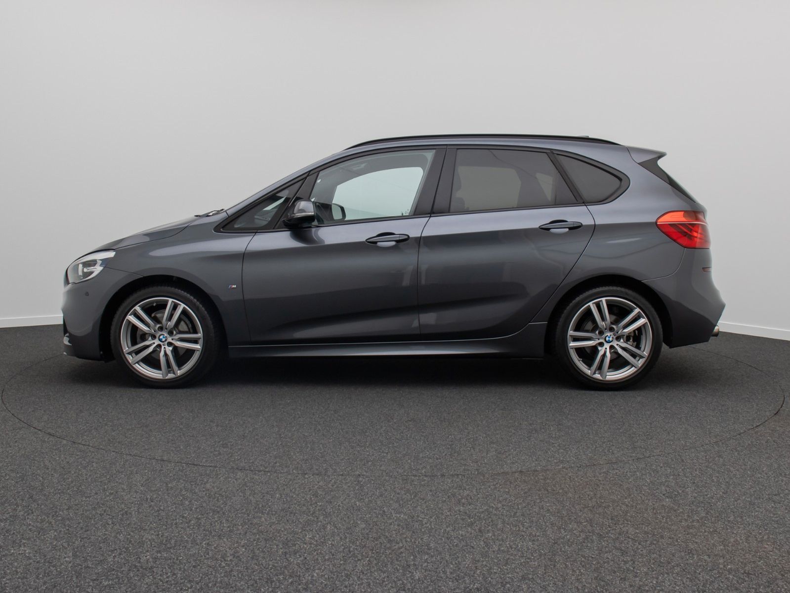 Fahrzeugabbildung BMW 218i Active Tourer M Sport HUD Komfort HiFi PDC