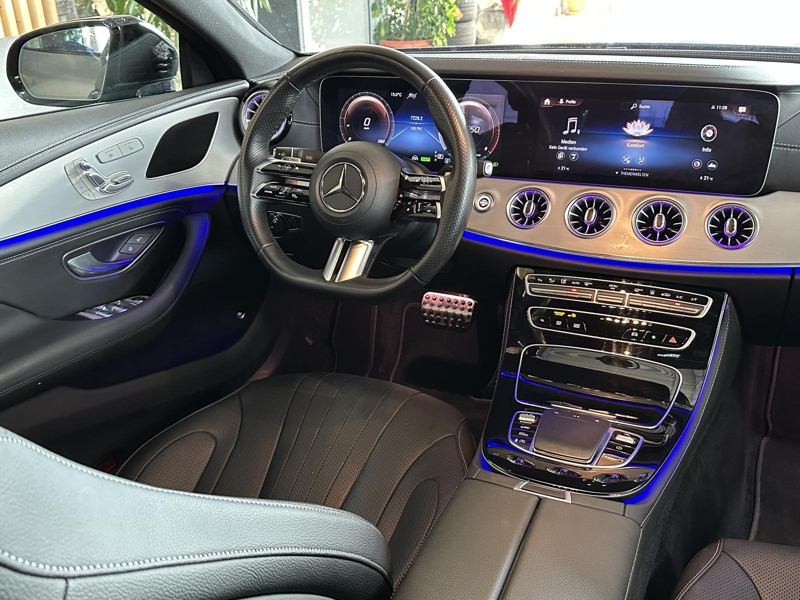 Mercedes-Benz CLS 300 4M*AMG Line*ACC*OLED*MBUX*Leder*LED*