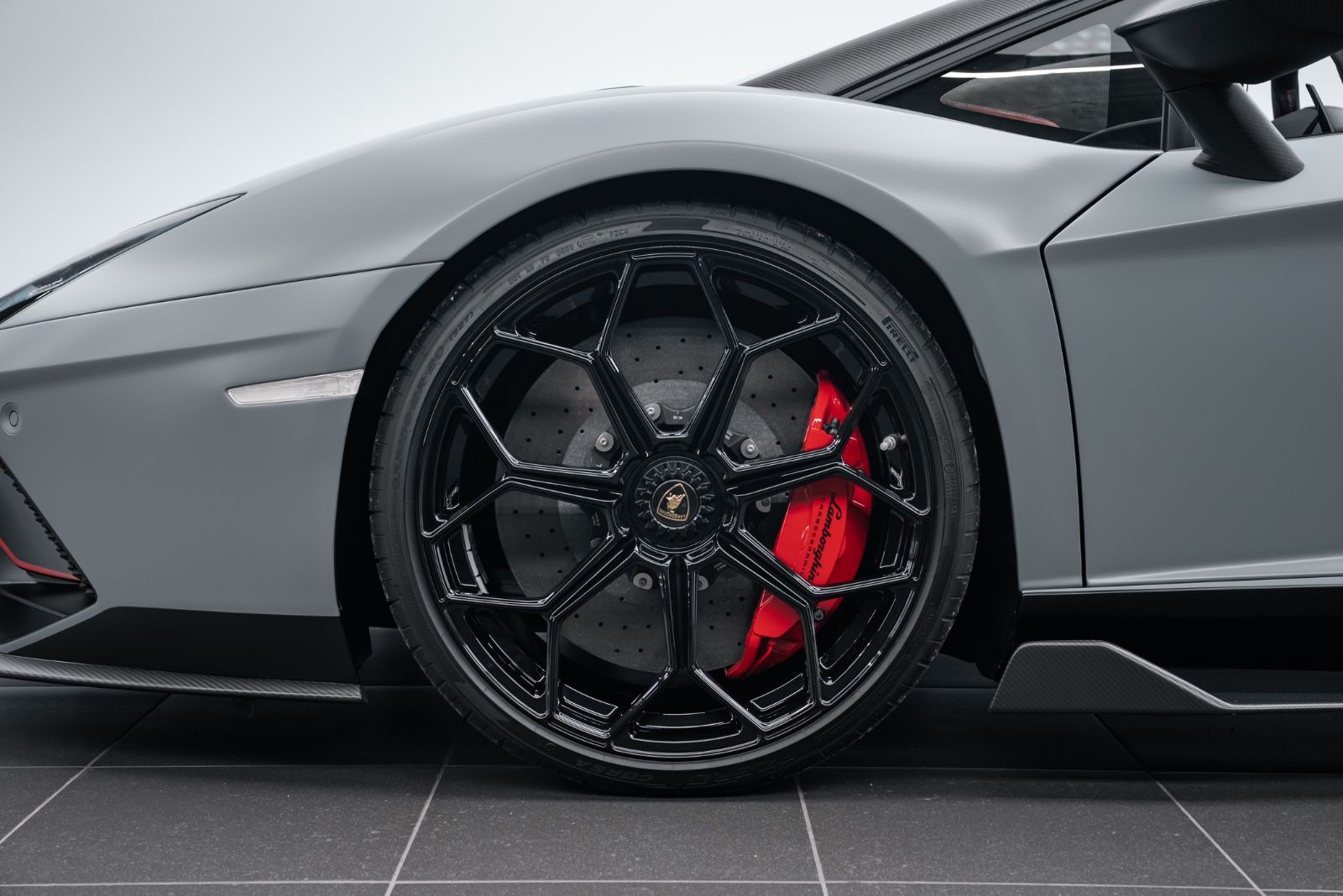 Fahrzeugabbildung Lamborghini Aventador Ultimae Roadster FULL CARBON/1 of 250