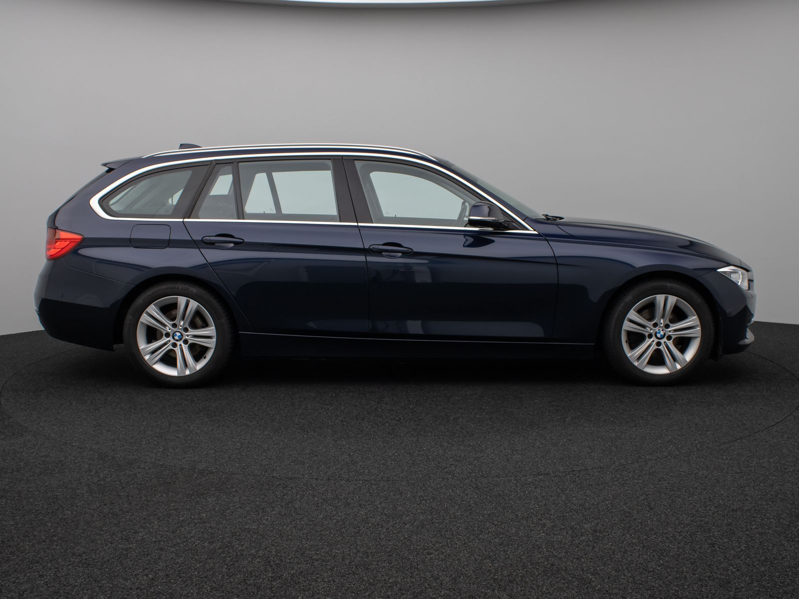 Fahrzeugabbildung BMW 320i Sport Line PDC Xenon AHK Geschwindigkeitsre