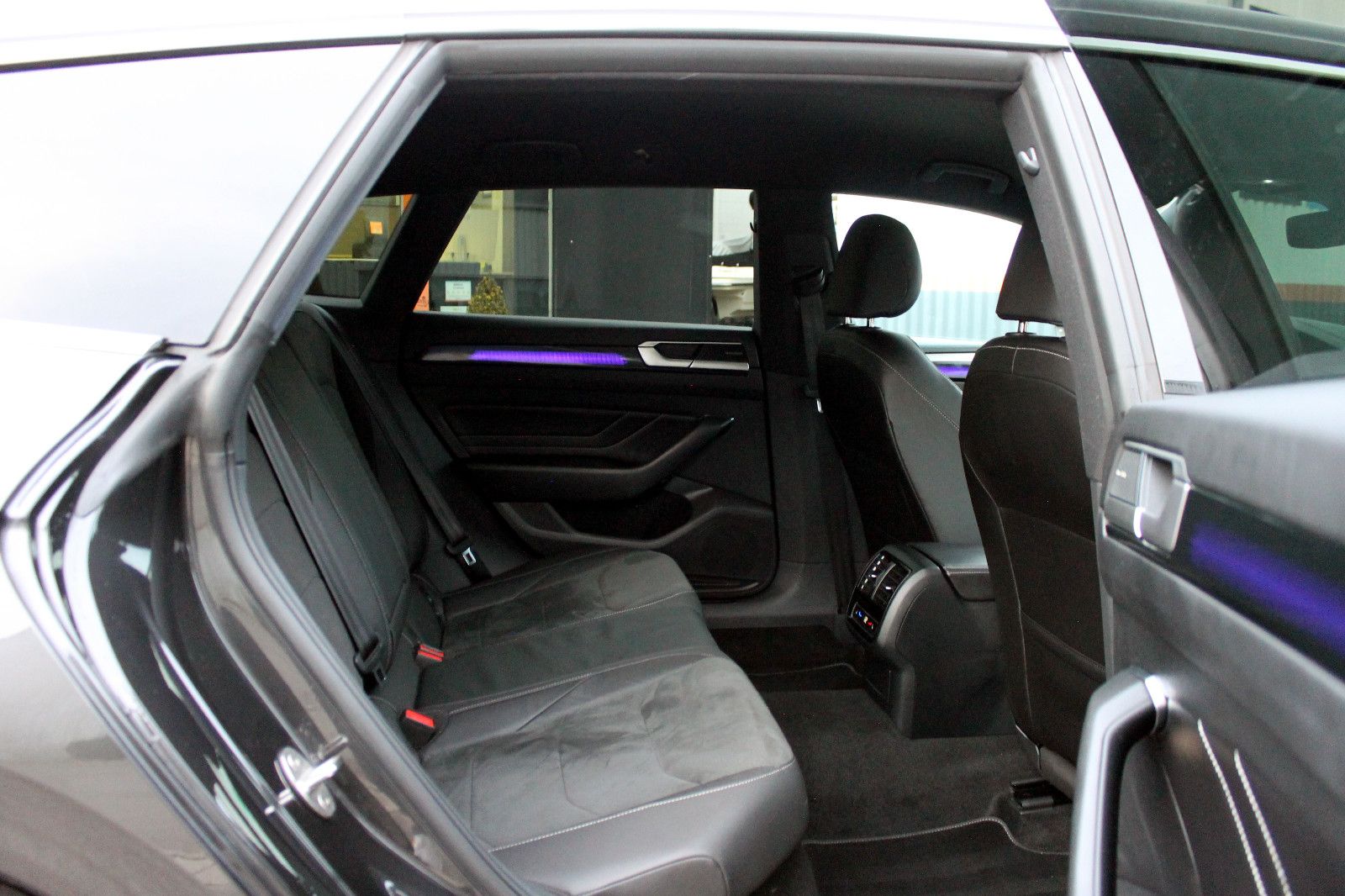 Fahrzeugabbildung Volkswagen Arteon SB 2.0TDI DSG R-Line 4M ACC KAM H&K AHK