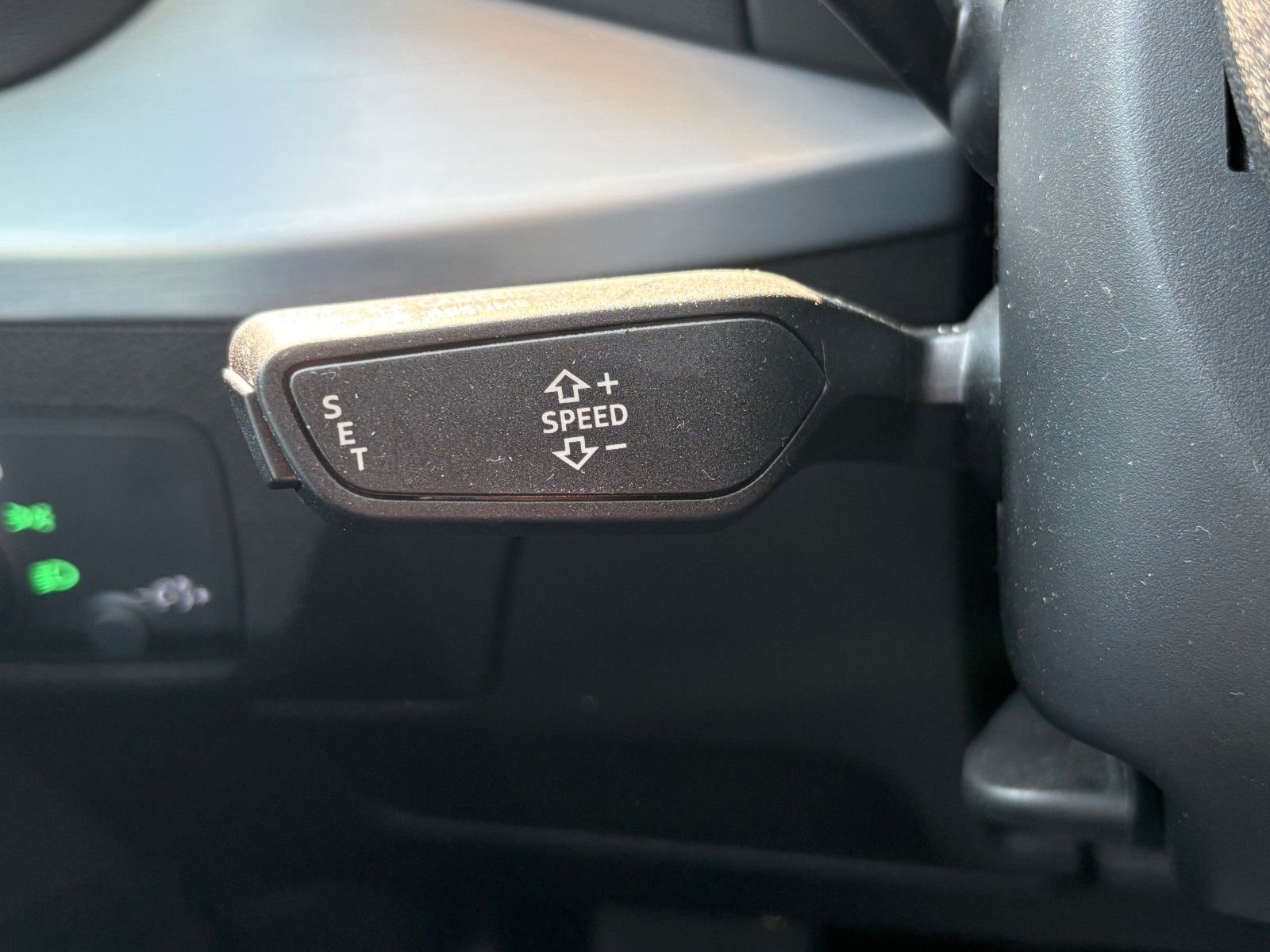 Fahrzeugabbildung Audi Q2 30 TFSI sport Navi LED Klima PDC 2.HAND 17"LM