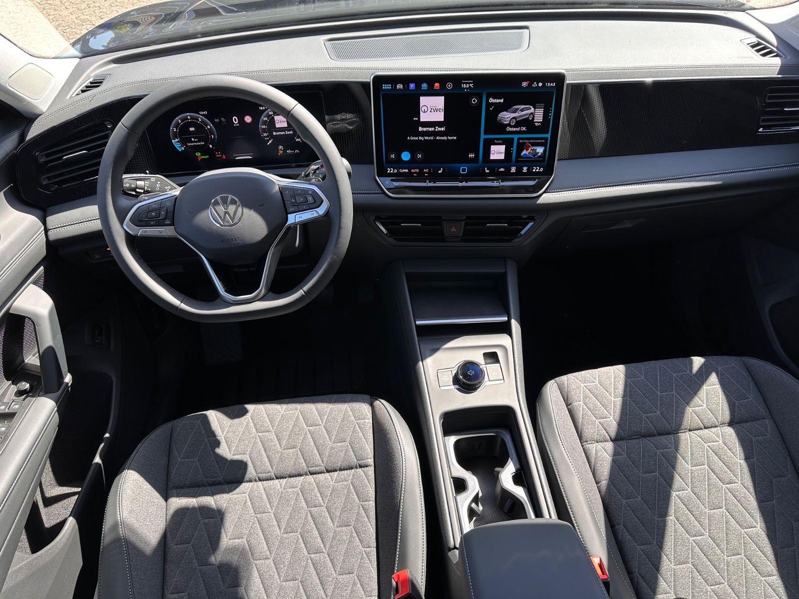 Fahrzeugabbildung Volkswagen Tiguan 1.5 eTSI Life DSG AHK/ACC/APP/LED+/360°