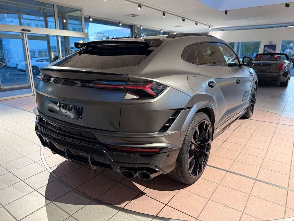 LAMBORGHINI Urus 2023