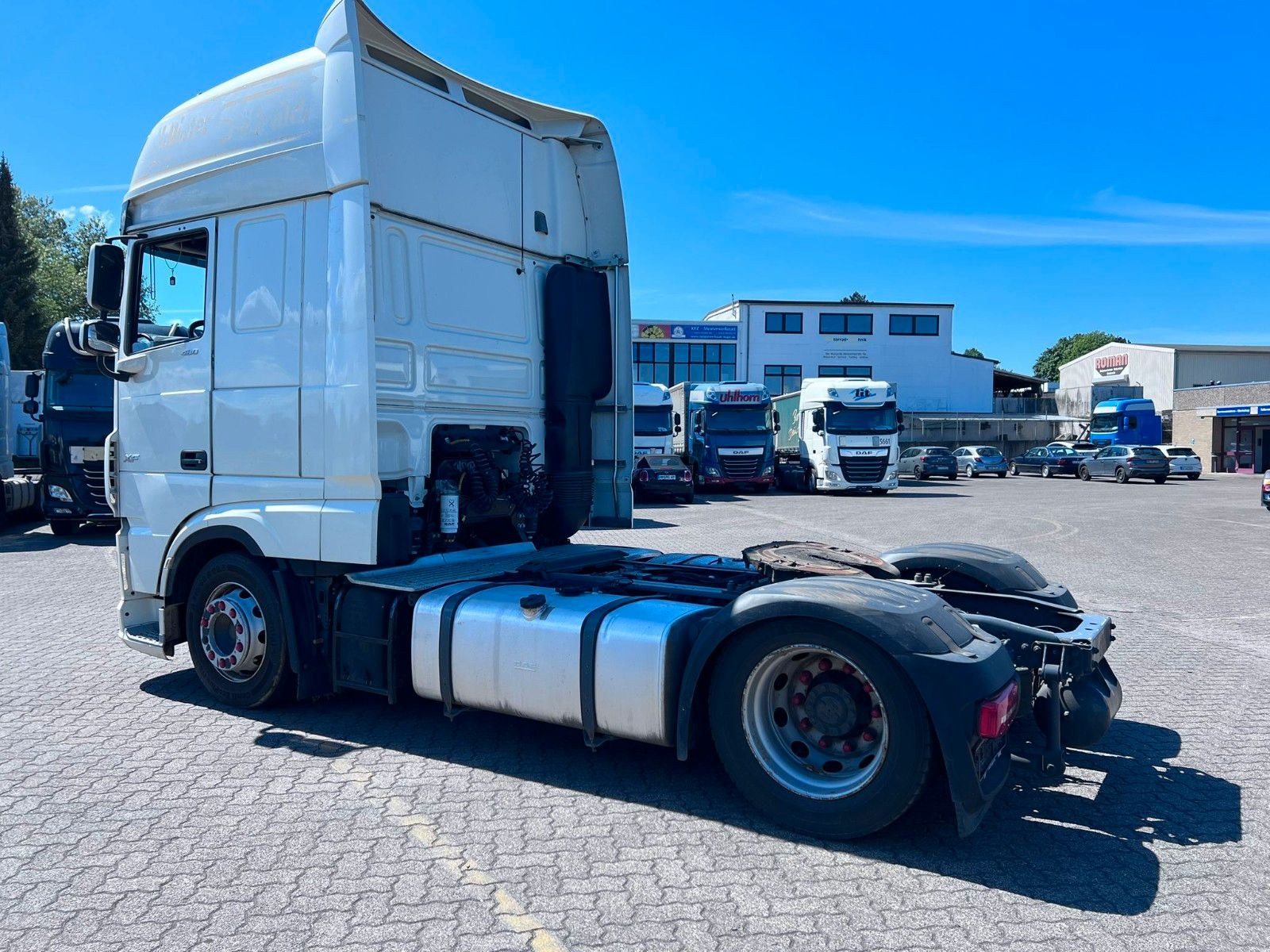 Fahrzeugabbildung DAF Low Deck XF 480 FT, Intarder