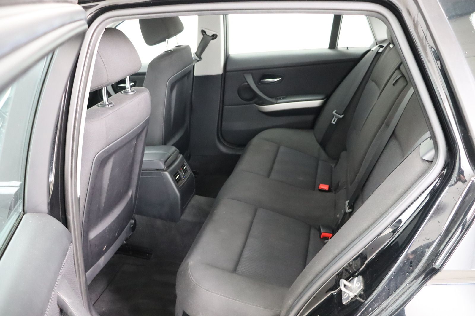 Fahrzeugabbildung BMW 318 i Touring * Klimaautomatik