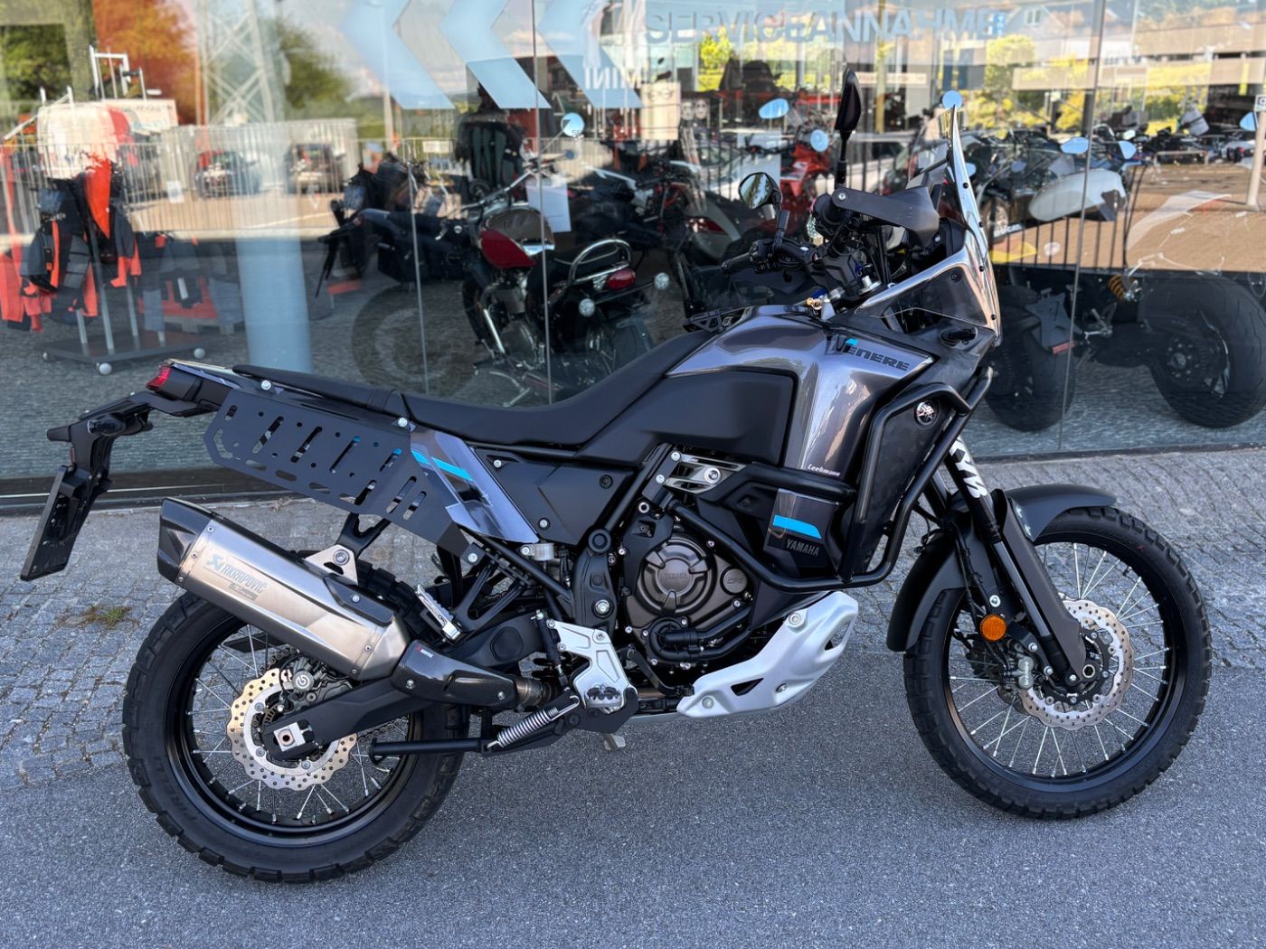 Fahrzeugabbildung Yamaha XTZ 700 Tenere World Raid Modell 2024 Akrapovic