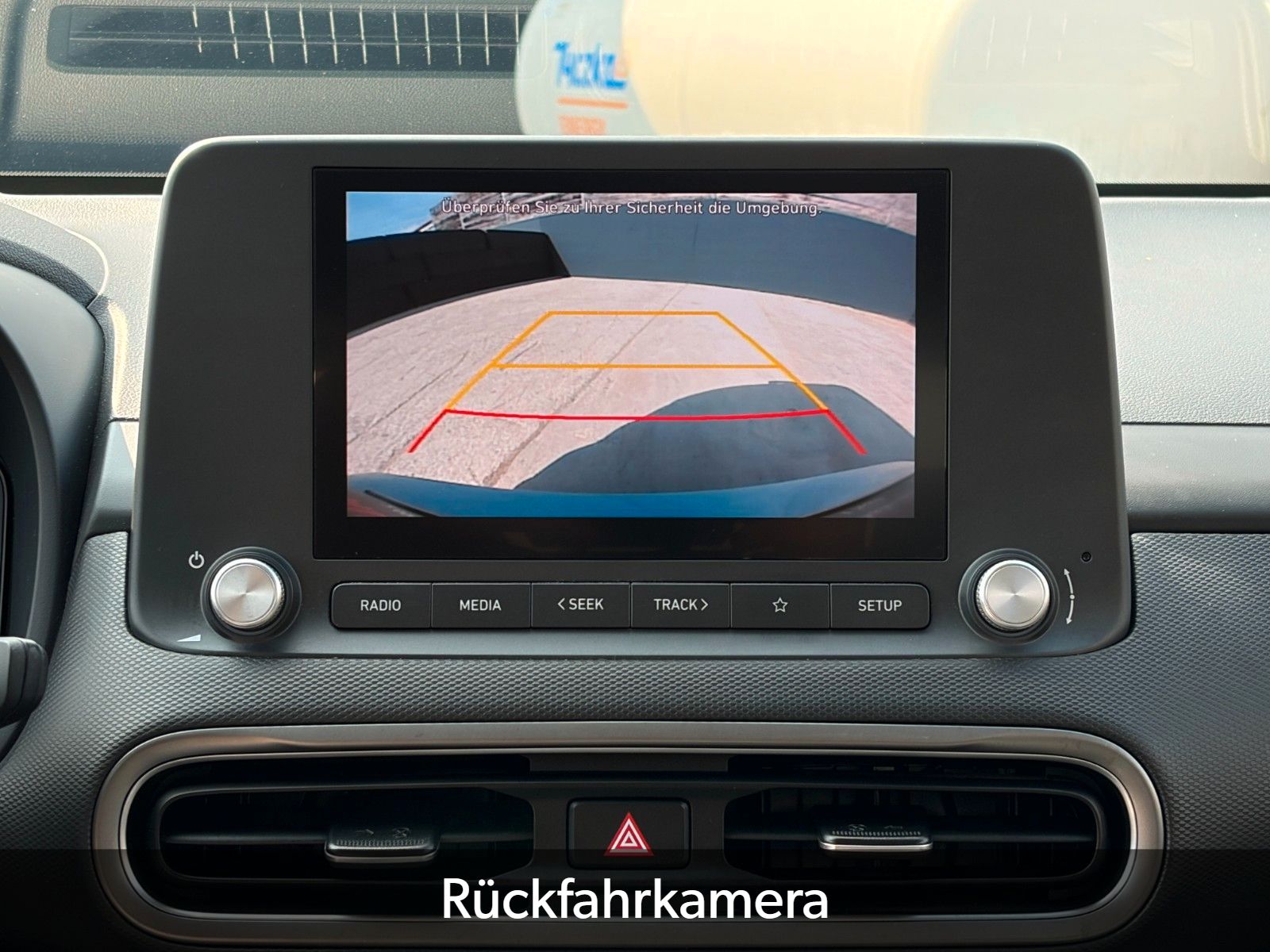 Fahrzeugabbildung Hyundai KONA E Select SHZ ACC PDC LKA Navi WiFi CarPlay
