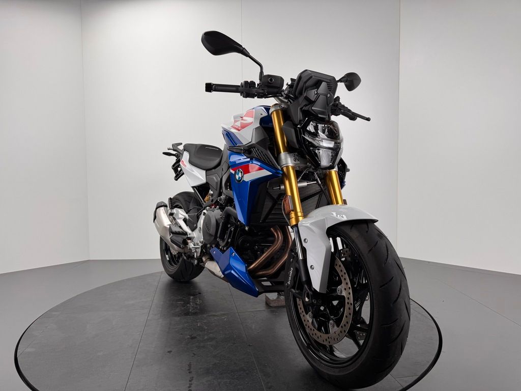 Fahrzeugabbildung BMW F900 R *NEUWERTIG *VOLL *1.HAND