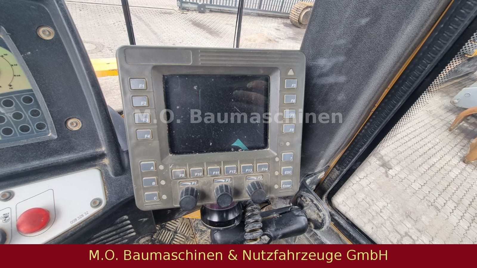 Fahrzeugabbildung BOMAG BW 213 DH-4 / Walzenzug / 14,9t