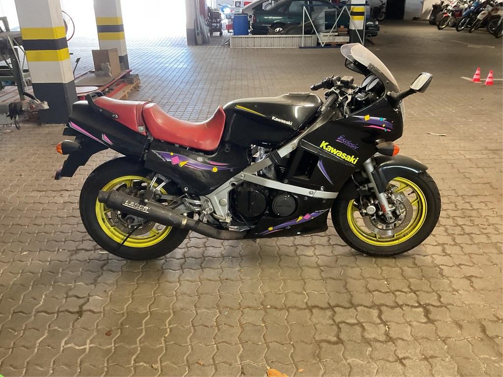 Kawasaki GPZ600R 