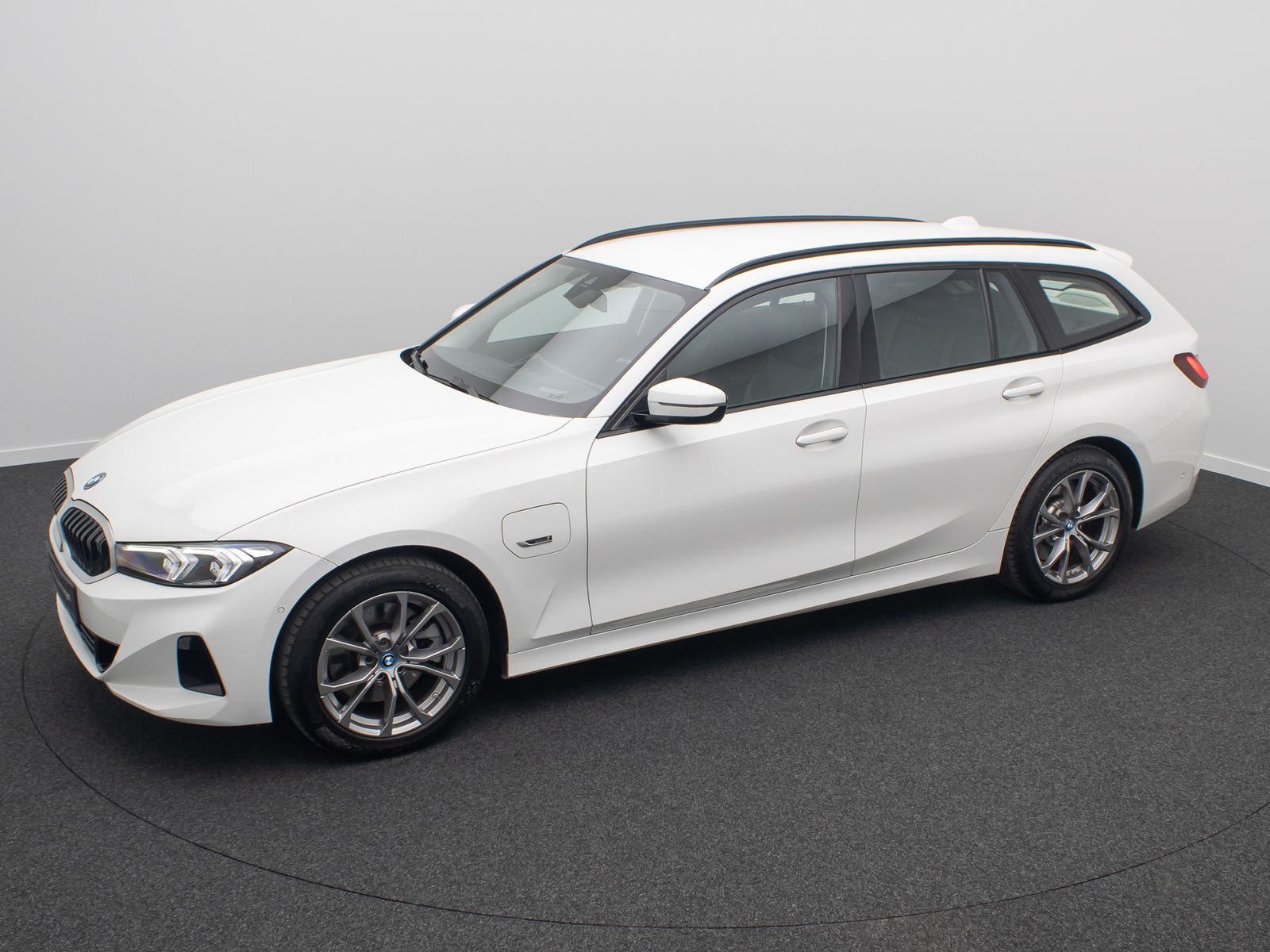 Fahrzeugabbildung BMW 320e Stop&Go AHK Kamera DAB Sportsitz DrivAssist