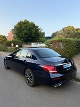 Mercedes-Benz 220d SCHECKHEFT. HUD LANEASS. STANDHEIZ. CARPLAY - Mercedes-Benz E 220 in Hamburg