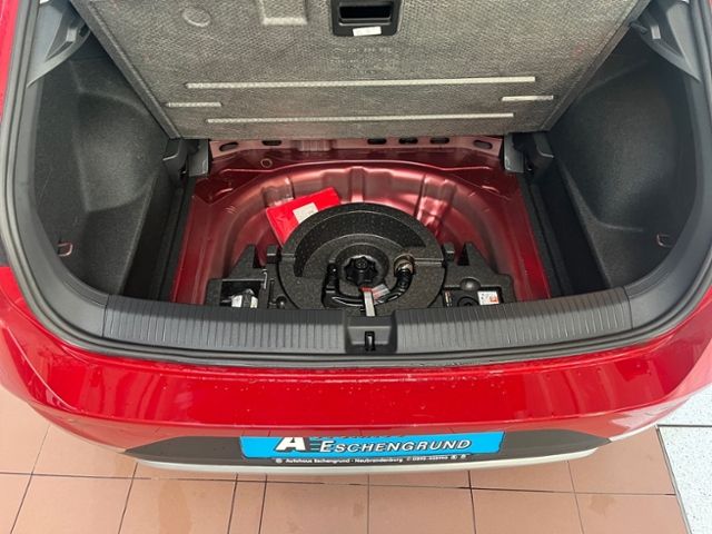 Fahrzeugabbildung Volkswagen T-ROC 1.5 TSI DSG STYLE IQ.LIGHT NAVI AHK KAMERA