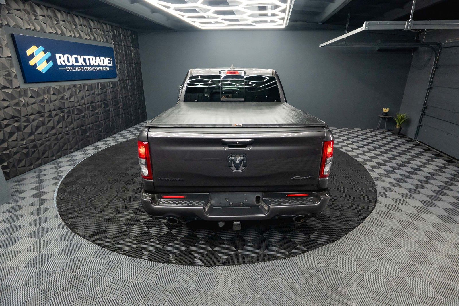 Fahrzeugabbildung Dodge RAM 5.7 V8 HEMI 4x4 LPG BRC Offroad Night-Paket