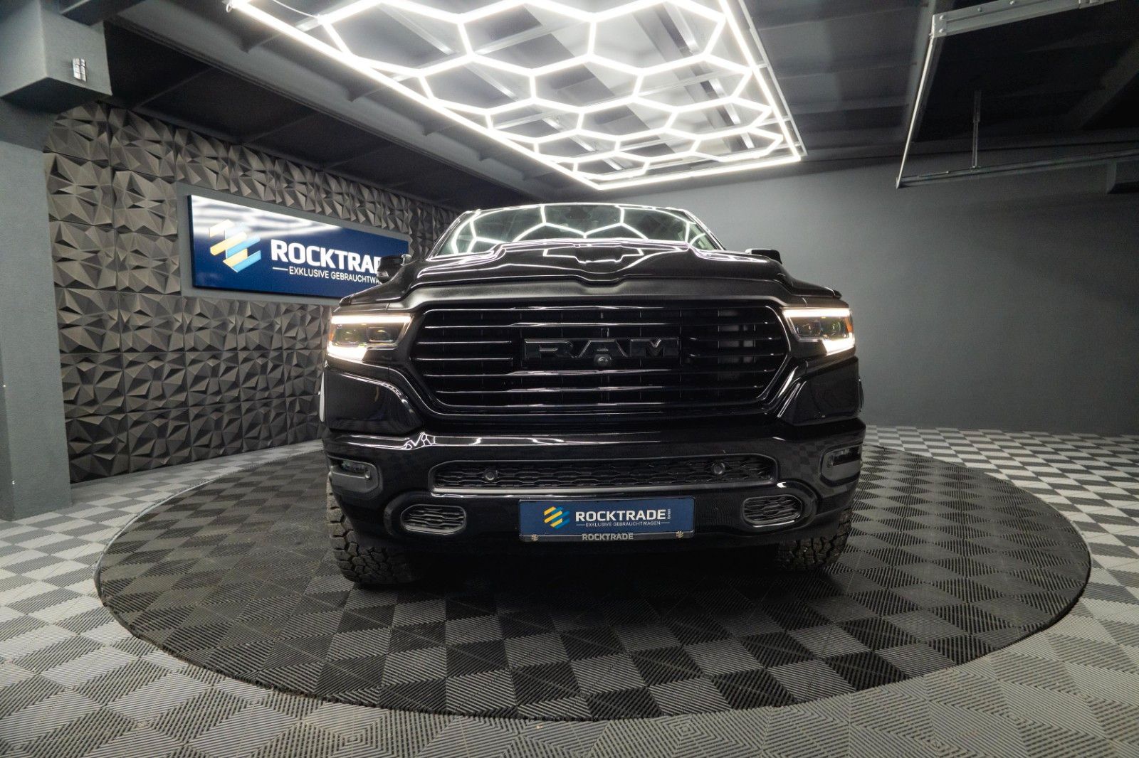 Fahrzeugabbildung Dodge RAM 5.7 V8 HEMI 4x4 LARAMIE Limited Offroad LED