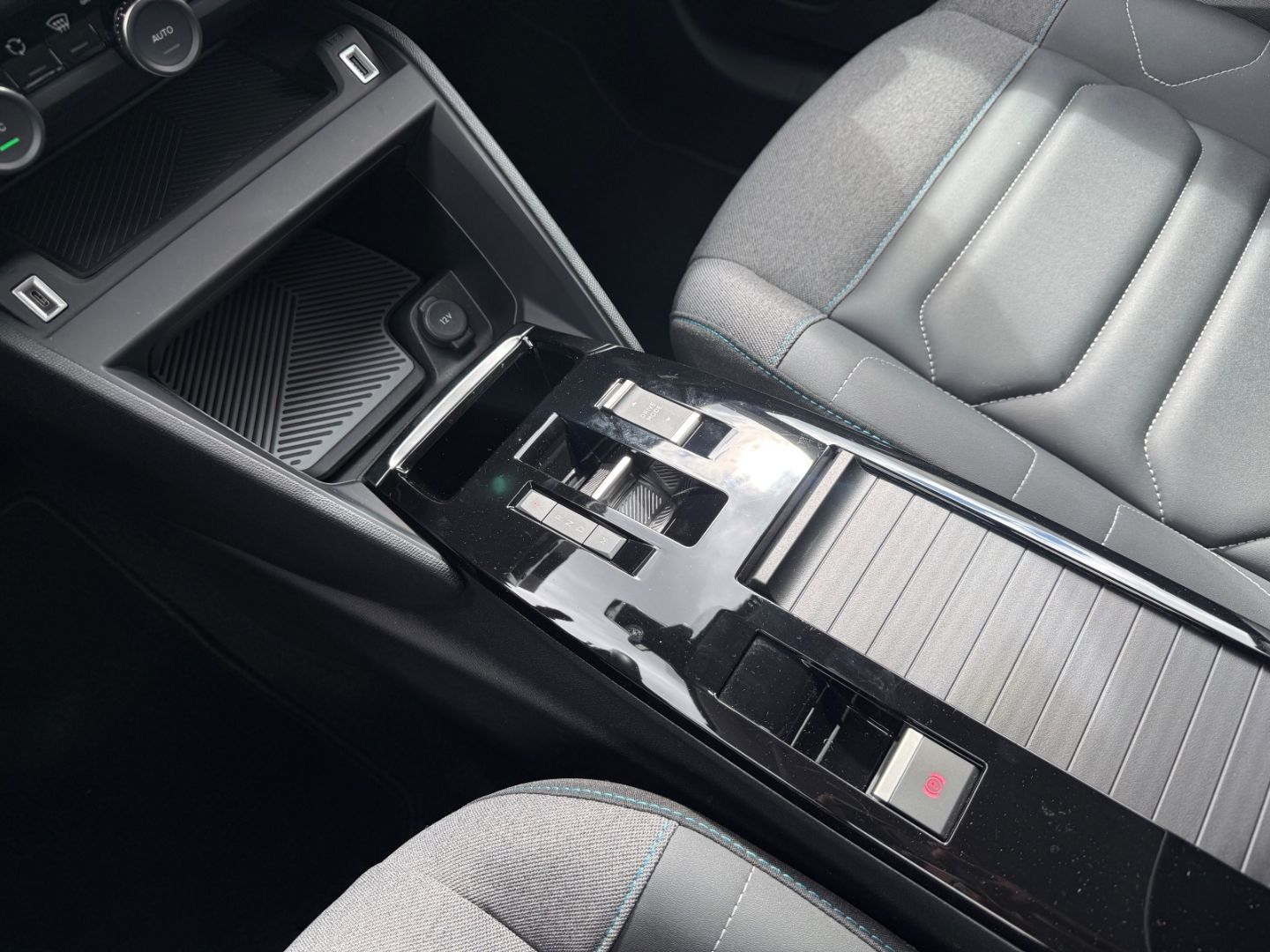 Fahrzeugabbildung Citroën C4 Shine SHZ+LHZ+Kamera+Allwetter