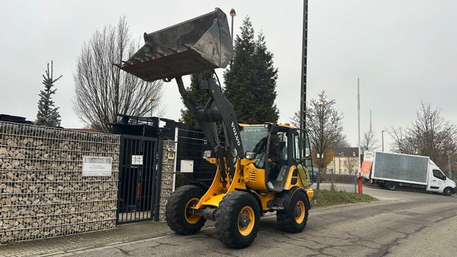 Volvo L 28 mit SW Hydr  Gute Zustand