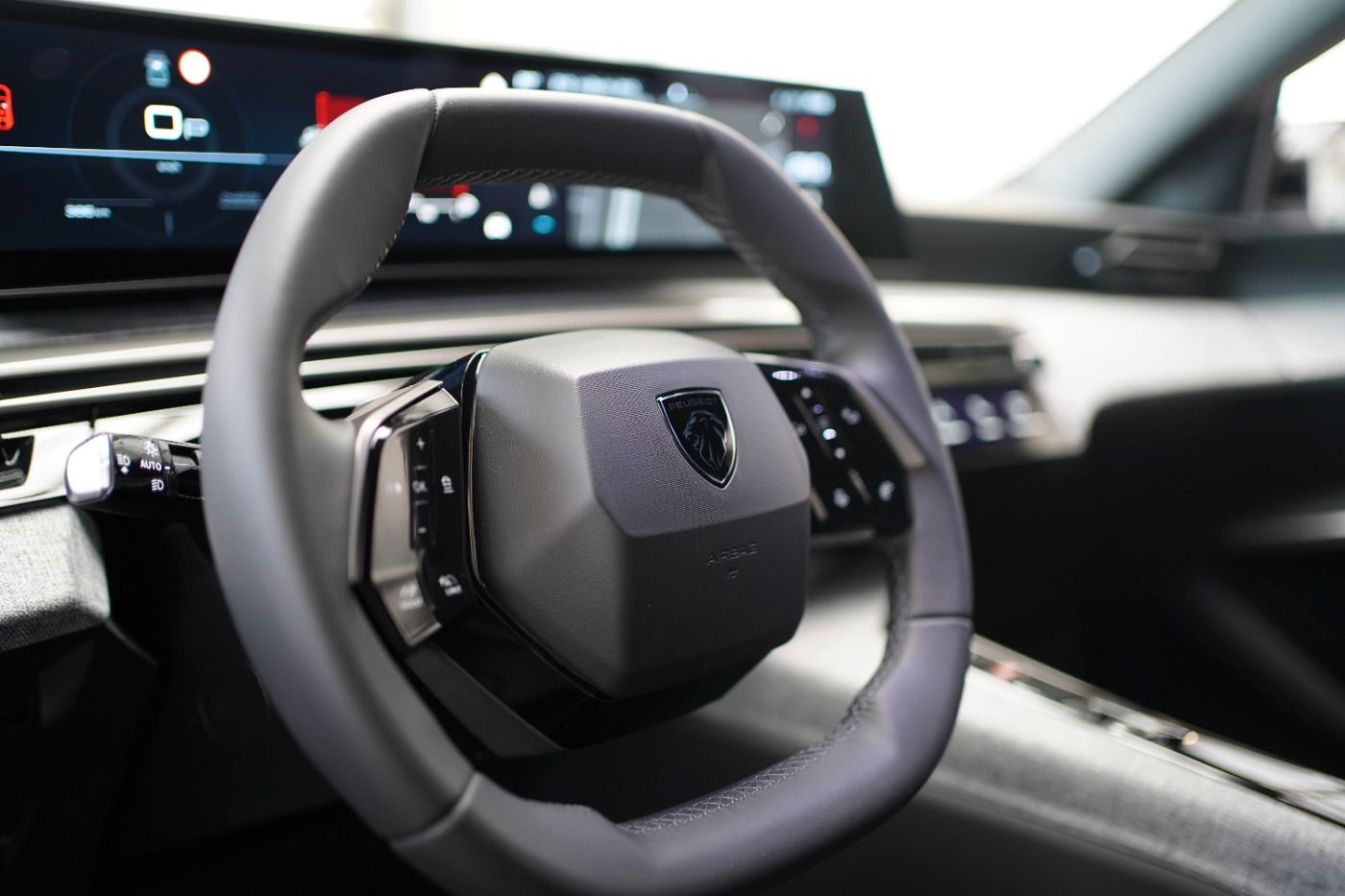 Fahrzeugabbildung Peugeot 5008 Allure Hybrid 145 e-DSC6 7 Sitzer Navi