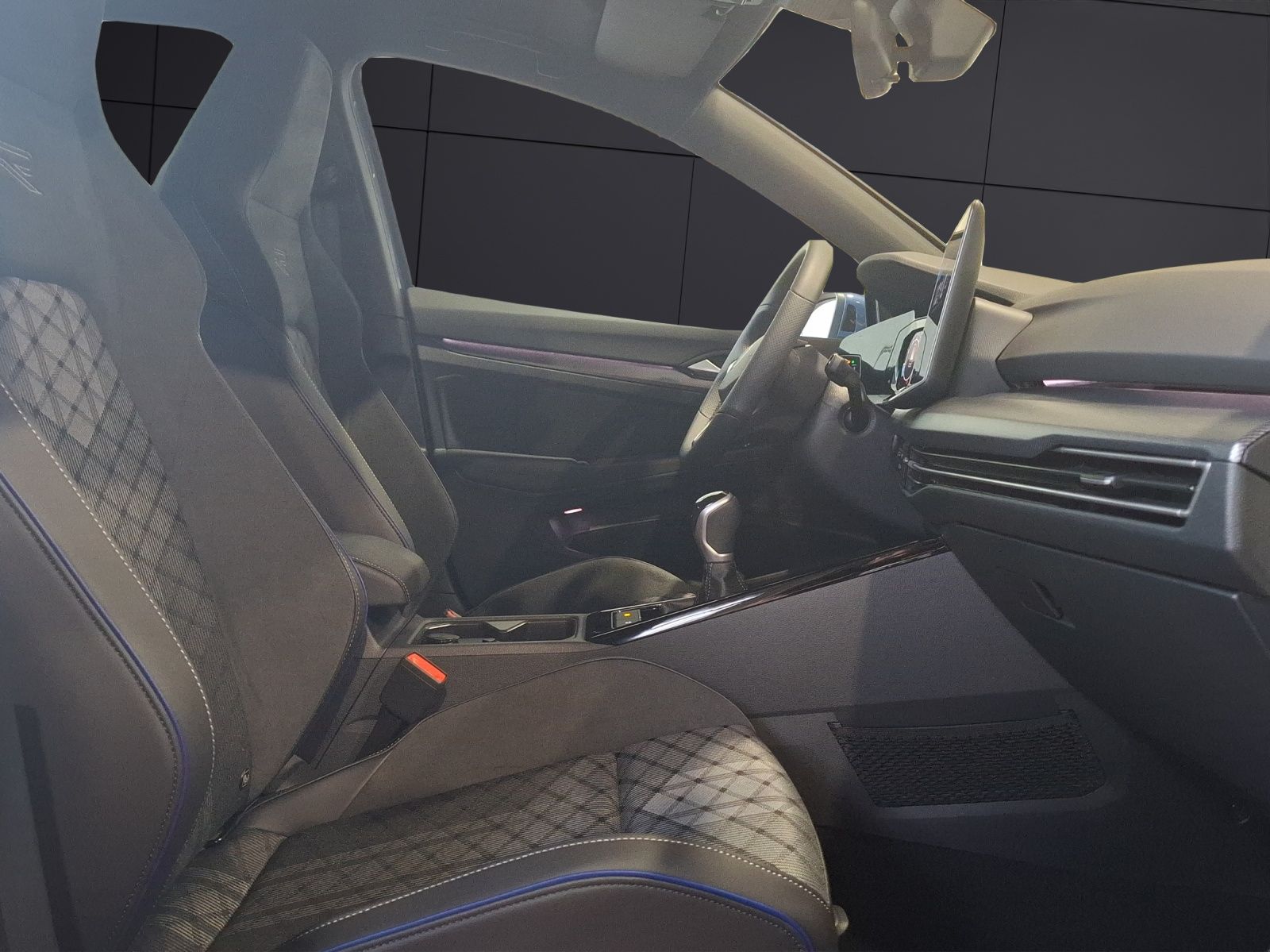 Fahrzeugabbildung Volkswagen Golf VIII Variant TSI R-Line Standhzg. LEDplus N