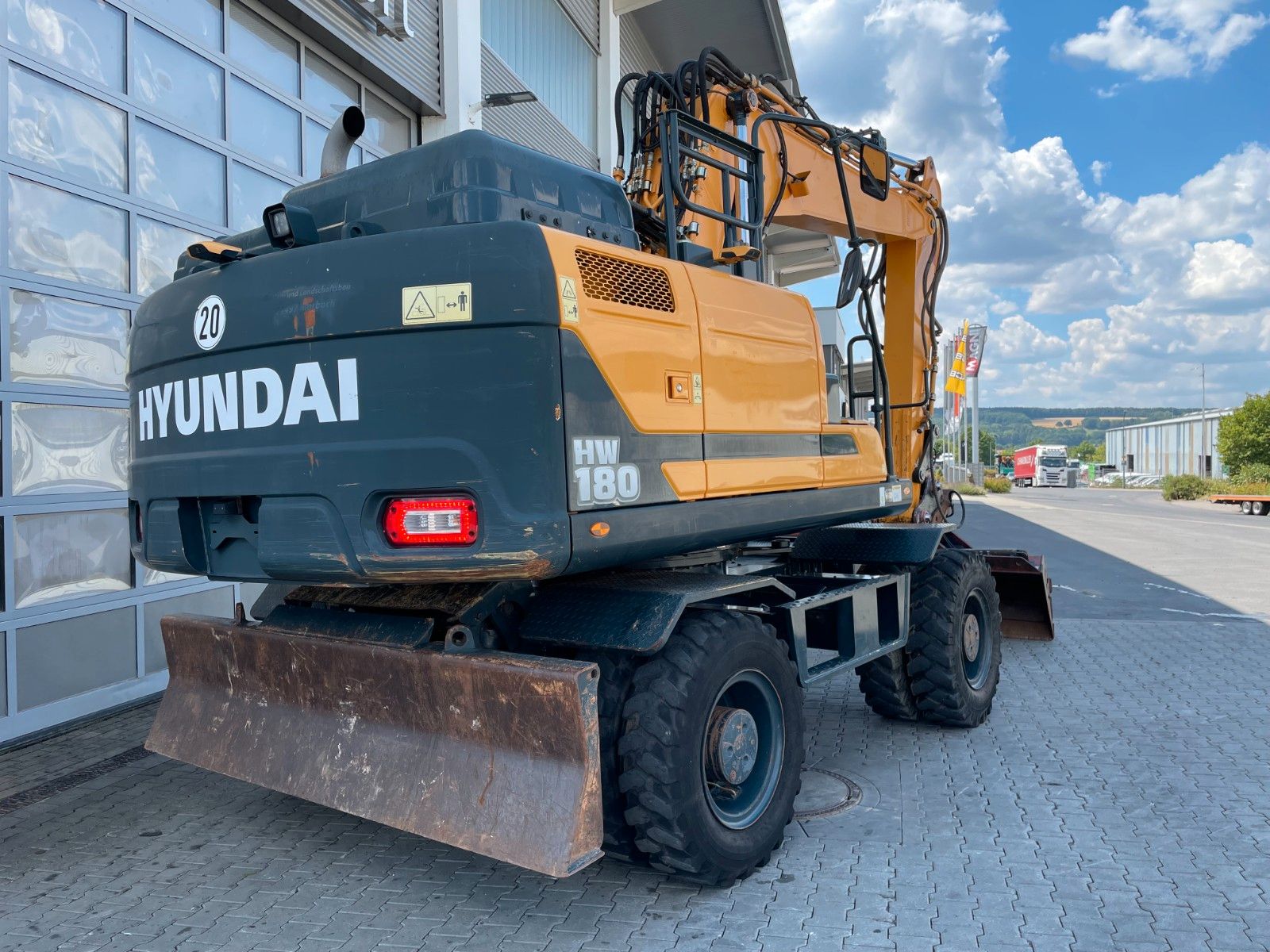 Fahrzeugabbildung Hyundai HW 180 / 3.054h / hydr. Grabenräumer / Klima