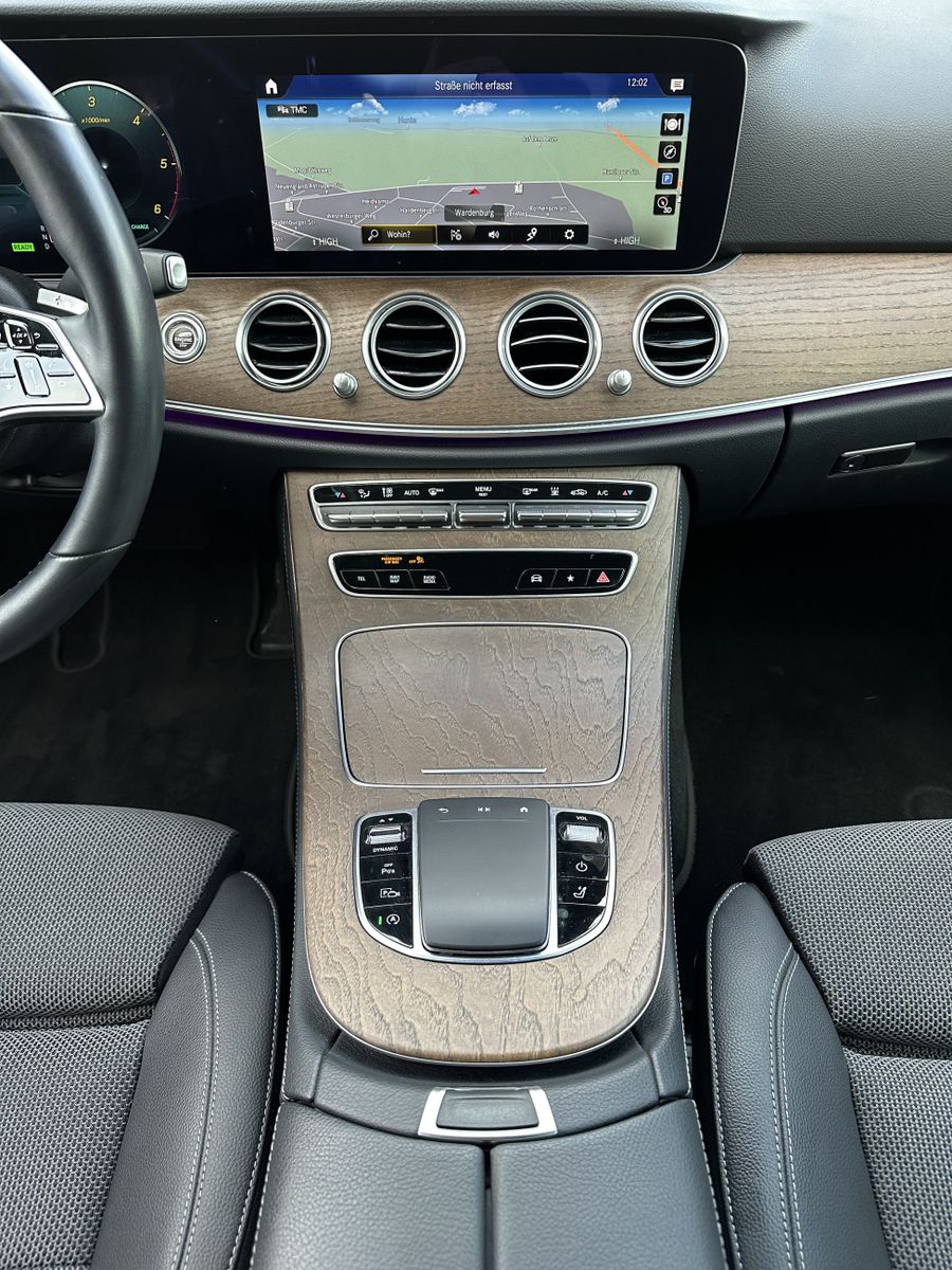 Fahrzeugabbildung Mercedes-Benz E 300d T Avantgarde 4M NAV+LED+AHK+BURMESTER+ACC