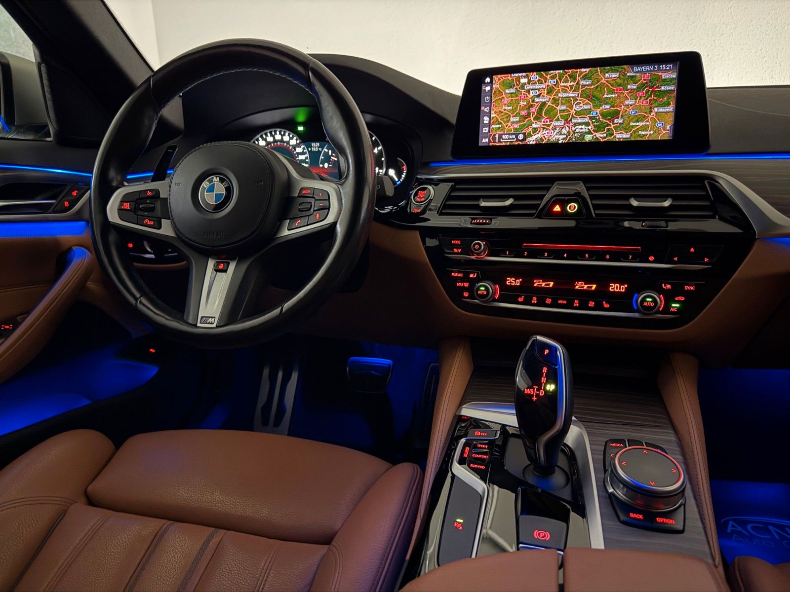 Fahrzeugabbildung BMW 530 d xDrive M SPORT/LED/HuD/FROZEN LACKIERUNG
