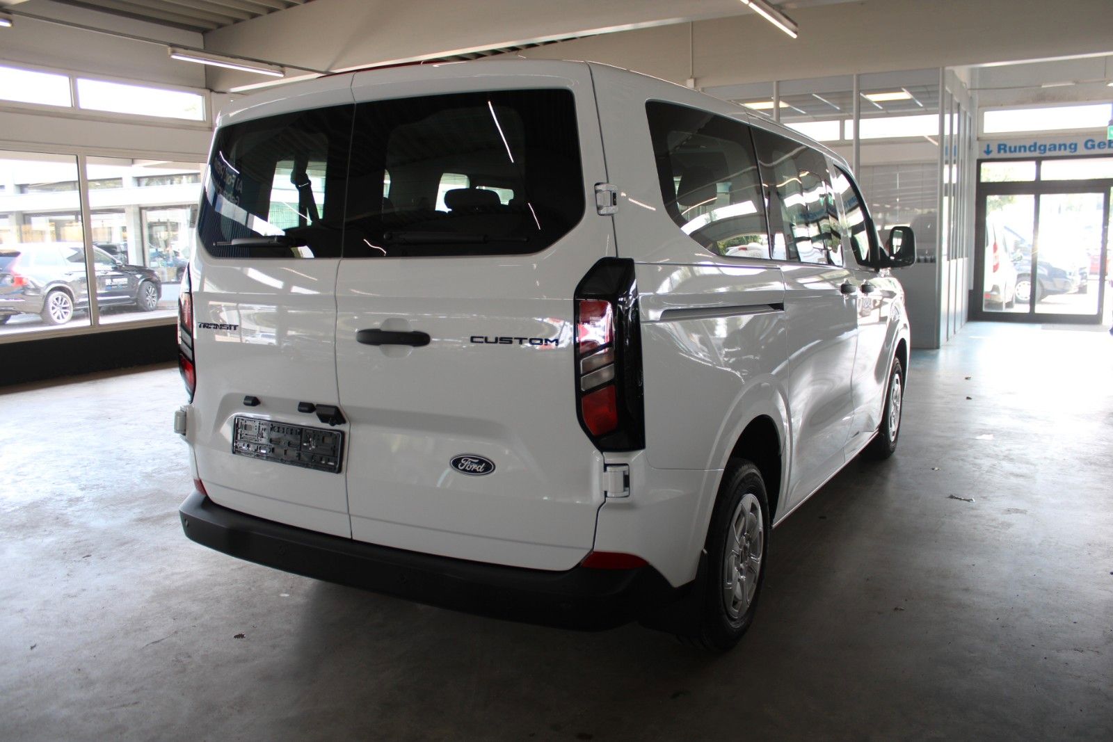 Fahrzeugabbildung Ford Transit Custom Kombi Trend 9-Sitzer LED NAVI CAM
