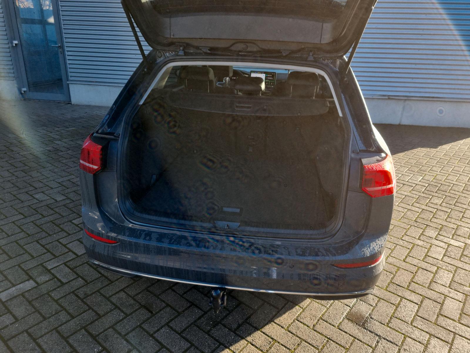 Volkswagen Golf VIII Variant 1.5 eTSI DSG Goal PANO AHK, миниатюра 8