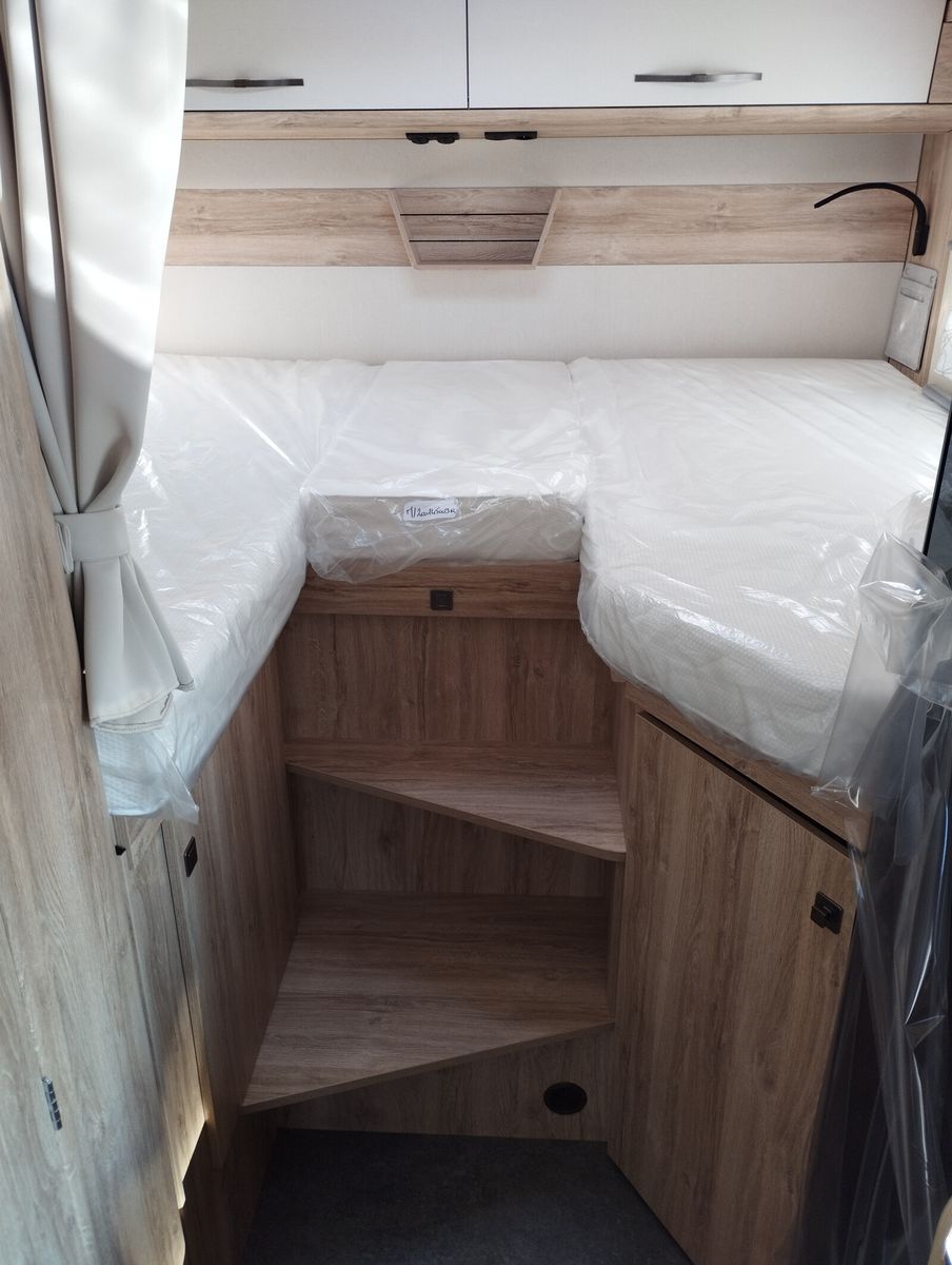 Fahrzeugabbildung Eura Mobil Profila RS PRS 695 EB Automatik + Mondial Paket