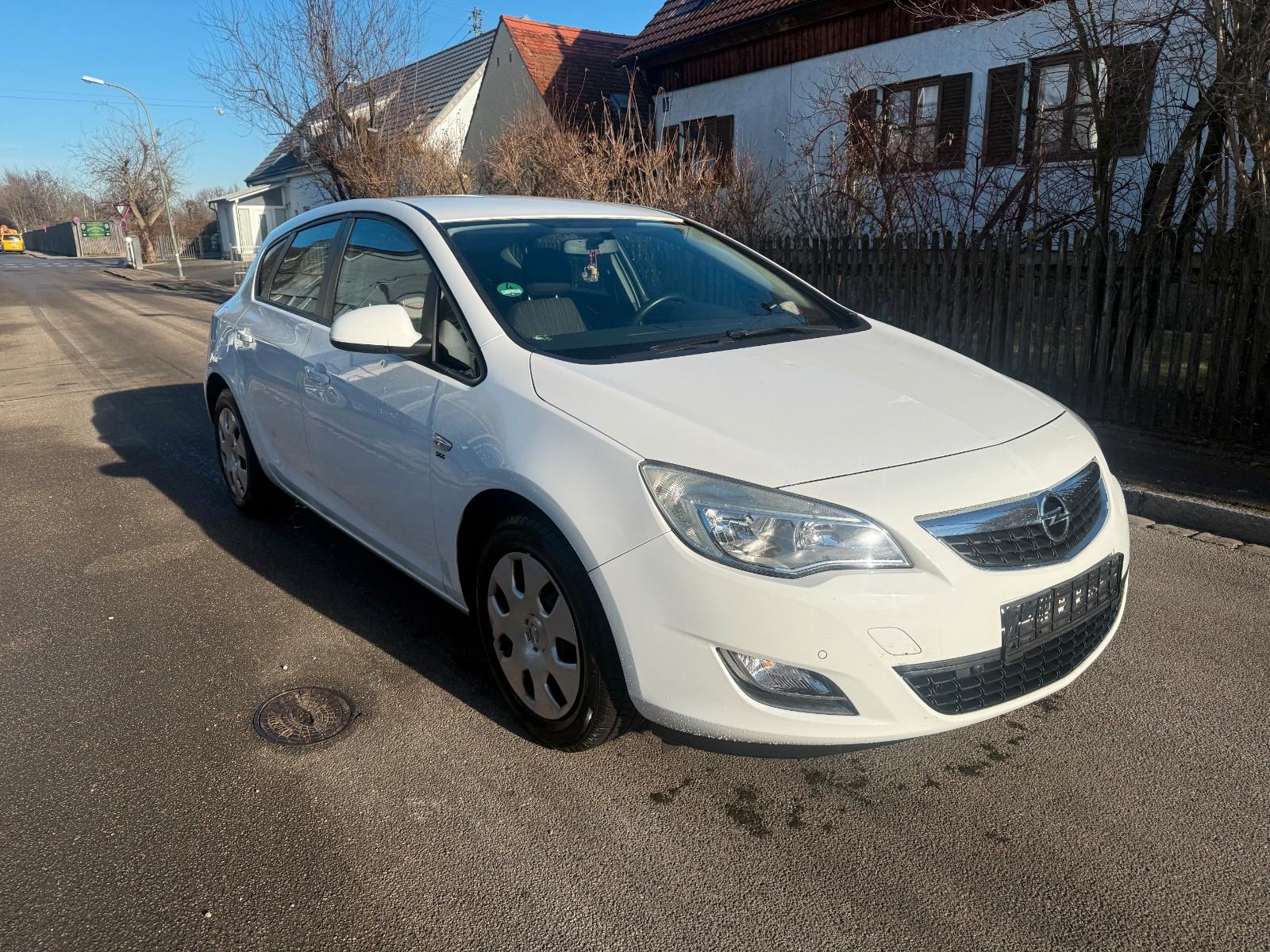 Opel Astra J Lim. 5-trg. Edition