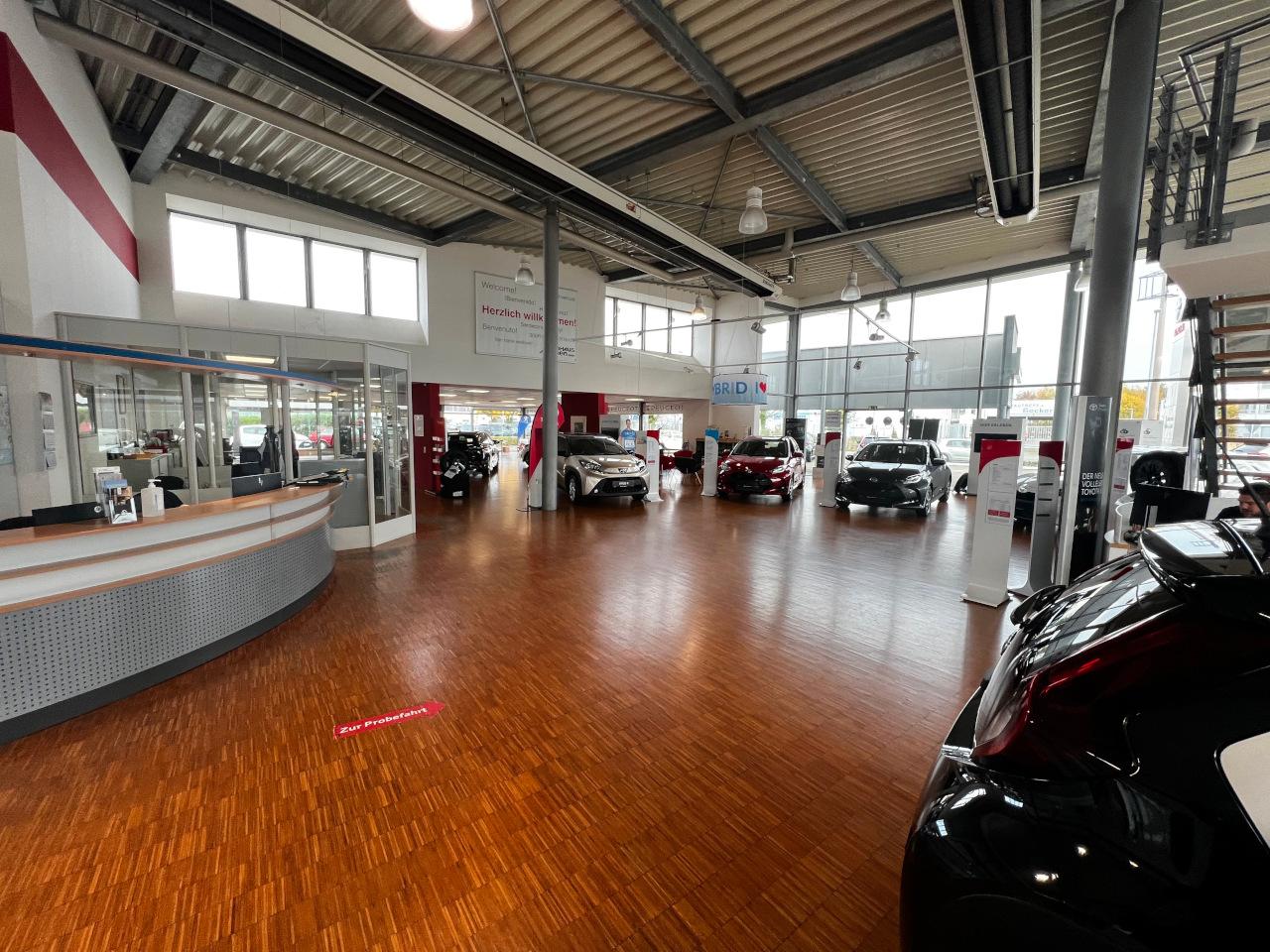 showroom-image-top
