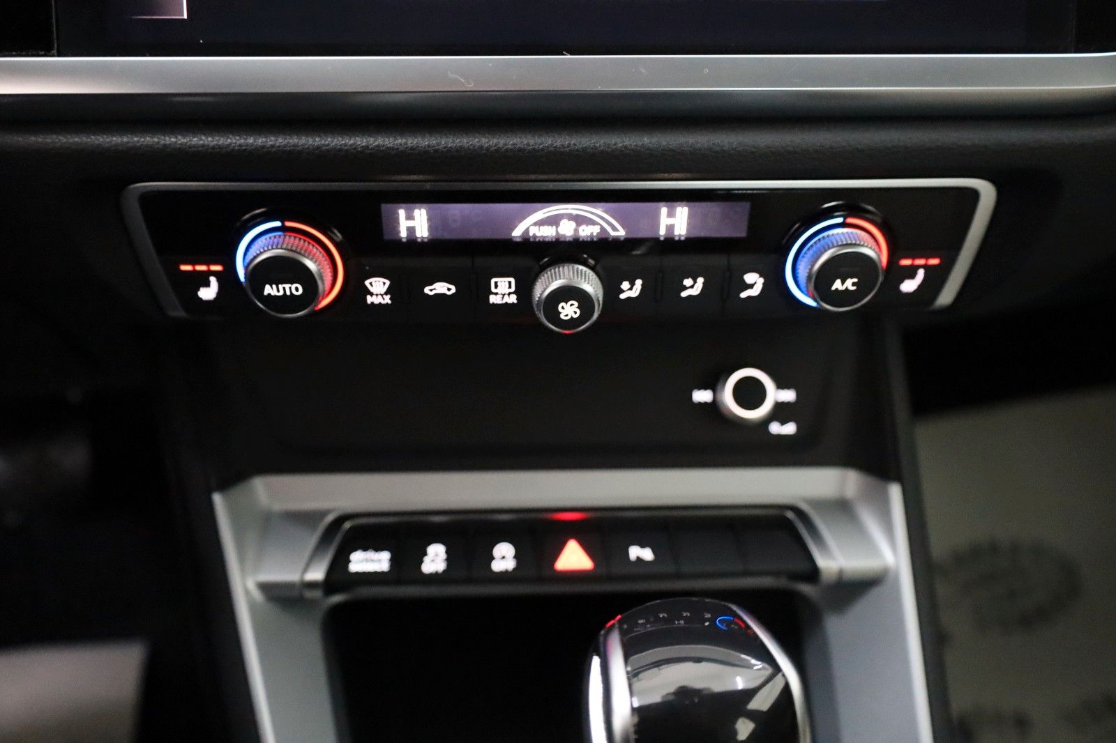 Fahrzeugabbildung Audi Q3 Sportback S line, Leder,Navi,LED,SH,Kamera