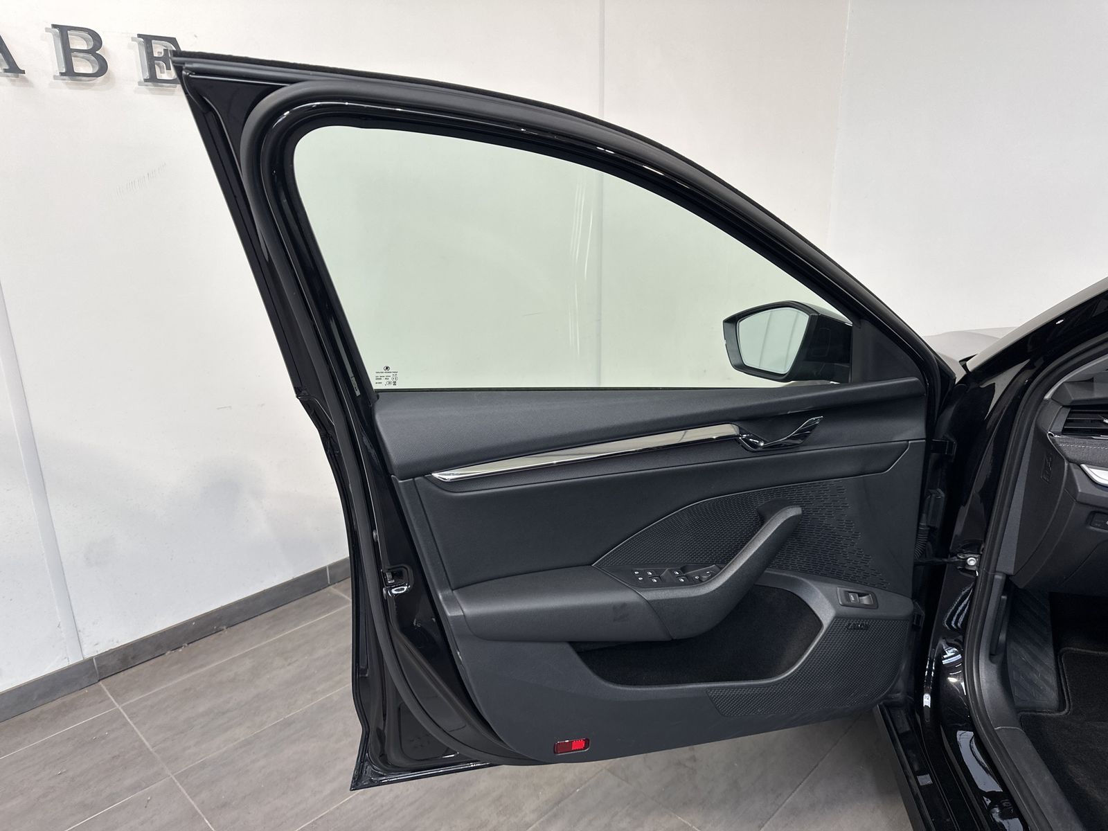 Fahrzeugabbildung SKODA Octavia Combi First Edition NAV+LED+PANO+LHZG+VC