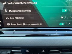 Fahrzeugabbildung Volkswagen Golf VIII Variant Life 2,0 TDI Navi Sitzh ACC