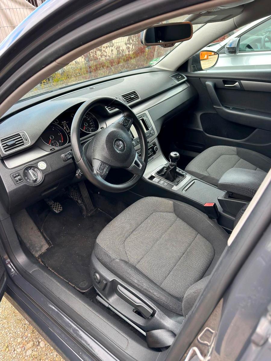Volkswagen Passat 2011 — engine 140 HP (103kW)